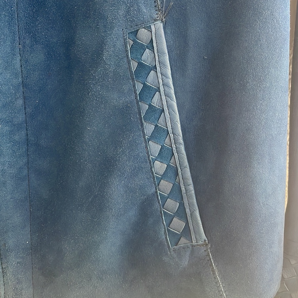 Italian Women’s Reversible Blue Leather and Suede short waisted jacket; Medium - Picture 12 of 16